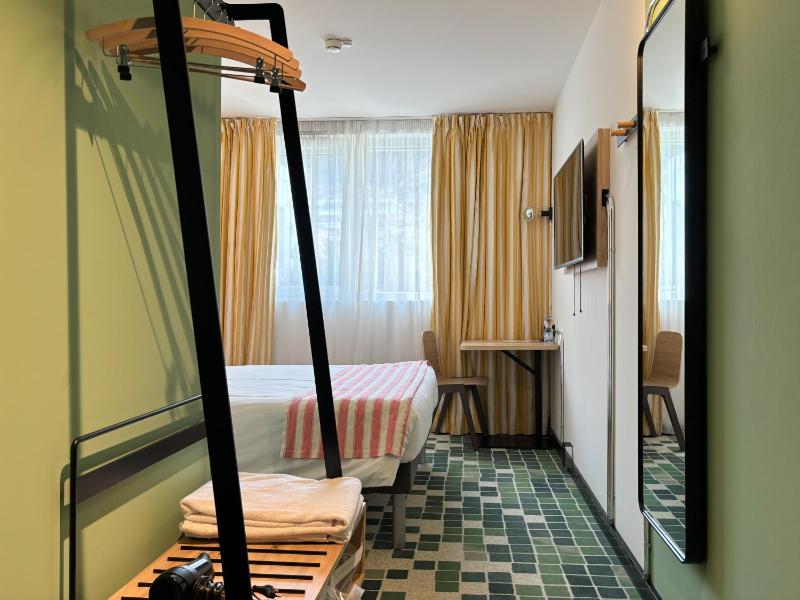 Deluxe Double Room image 4