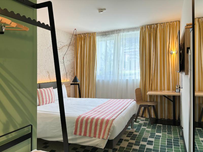 Deluxe Double Room image 2