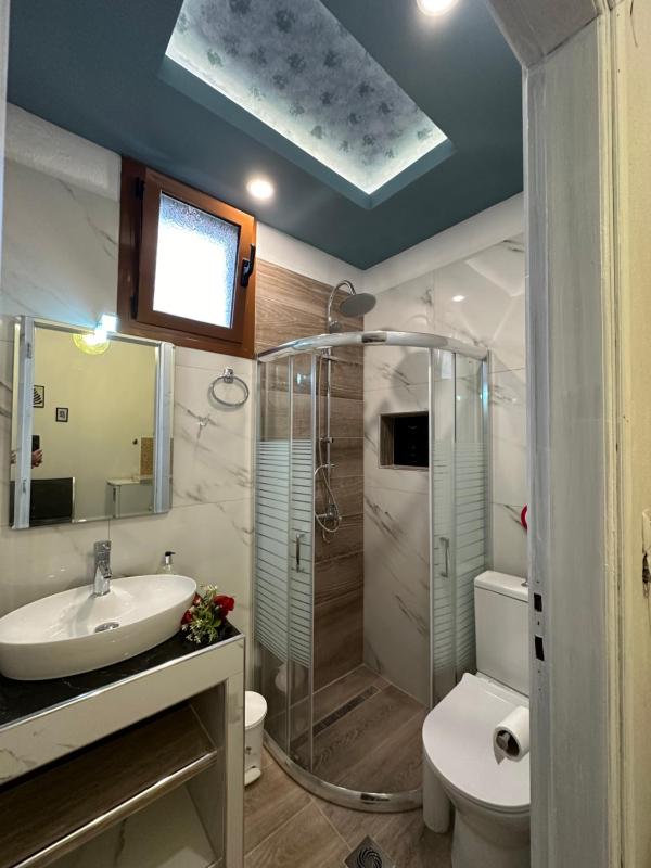 Studio Apartment image 2