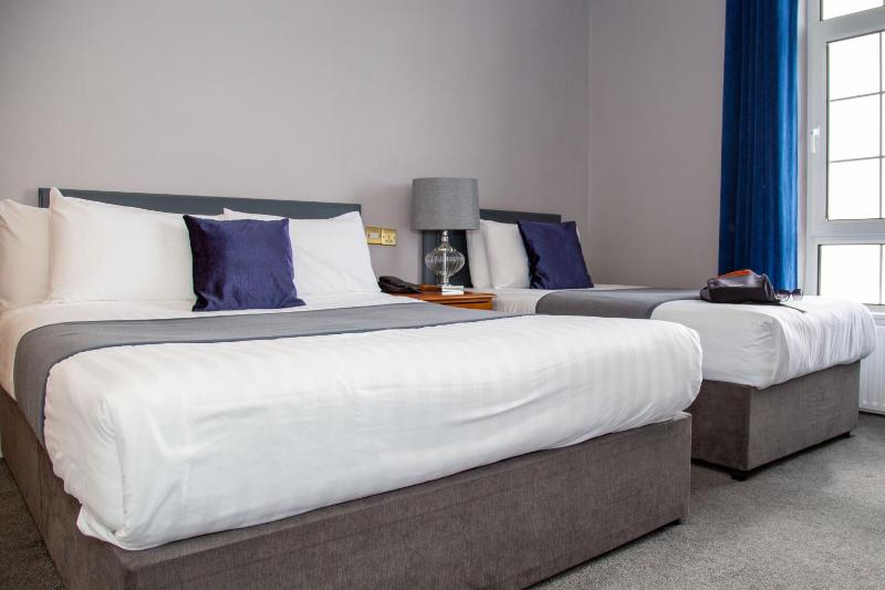 Double or Twin Room with Sea View image 3