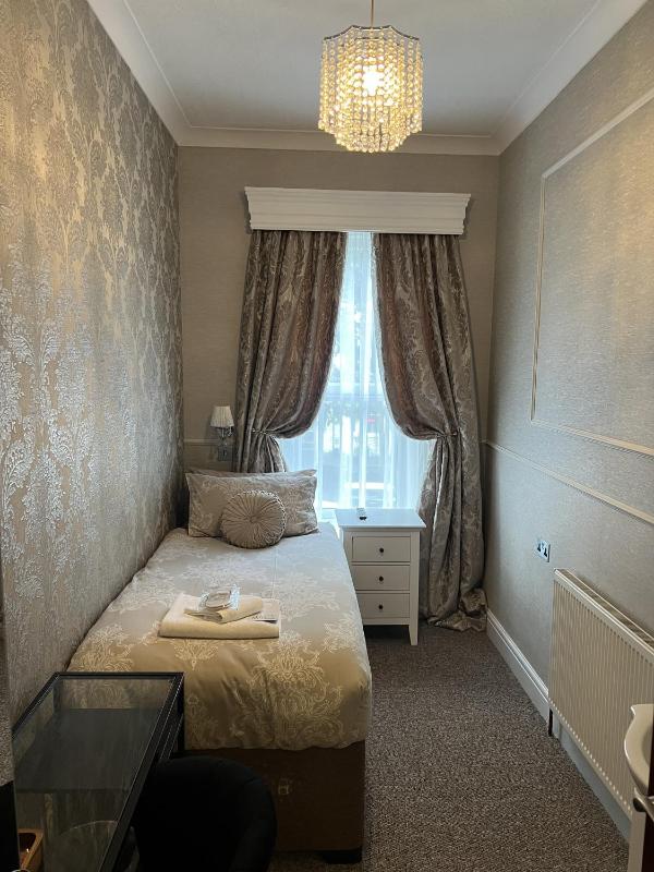Standard Single Room image 3