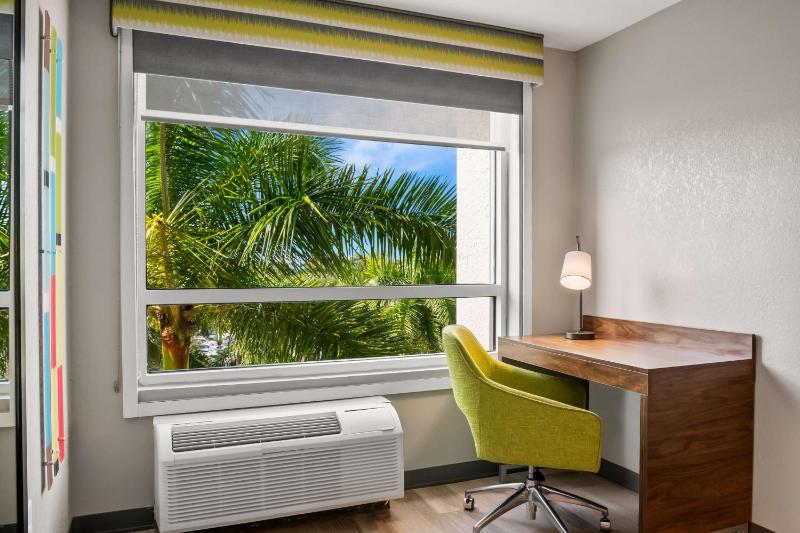 King Room with Sofa Bed image 1