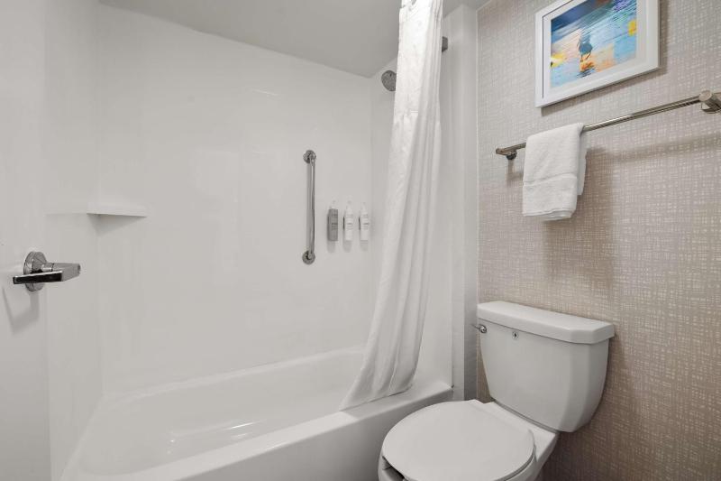 Suite with Two Queen Beds and Microwave/Fridge/Wet Bar image 2