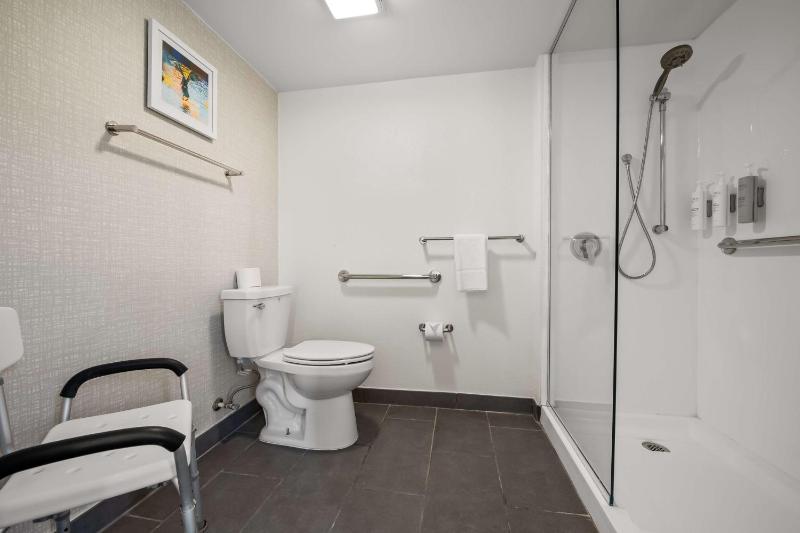 King Room - Mobility/Hearing Accessible image 2