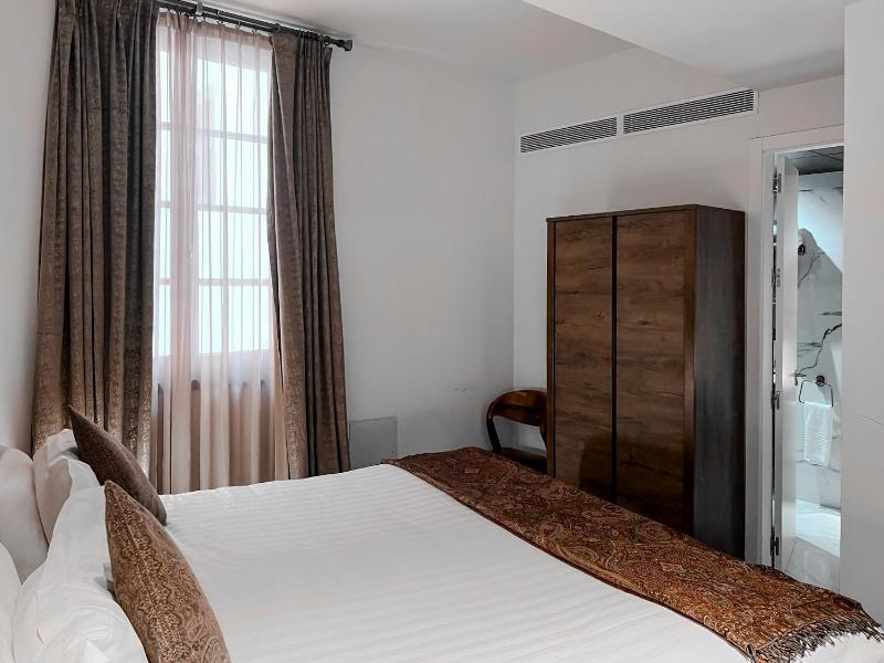 Standard Double Room image 3