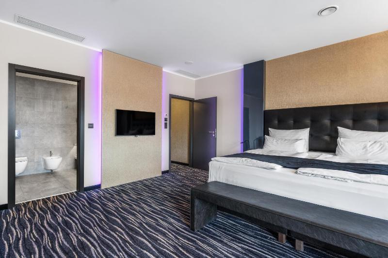 Standard Double Room image 1