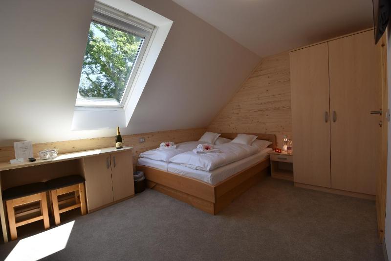 Double Room image 1