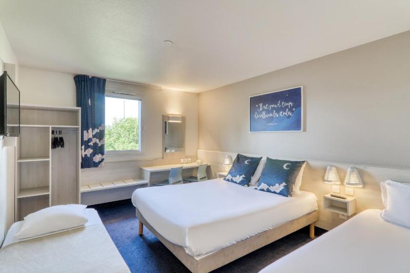 Quadruple Room (1 double bed, 1 single bed, 1 child bed (70/160cm)) image 1