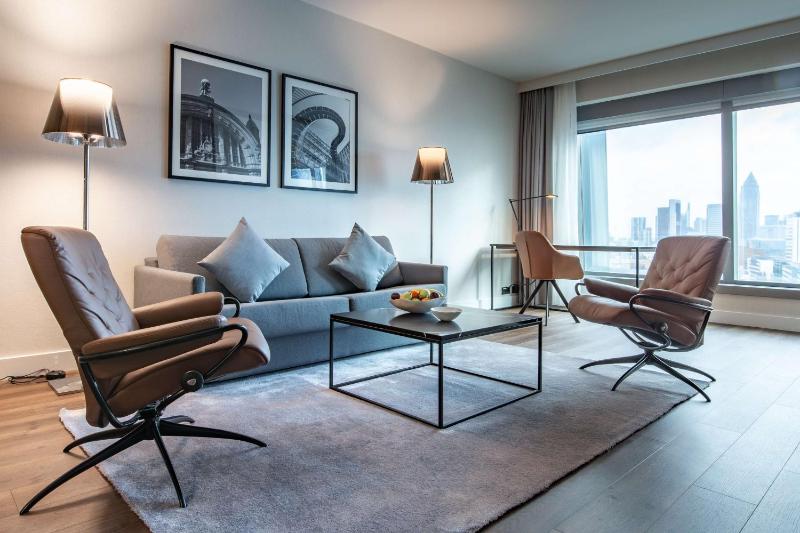 One-Bedroom Suite image 4