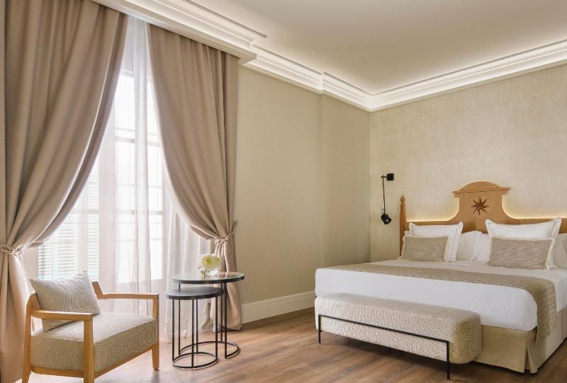 Superior Double Room with Spa Access image 3