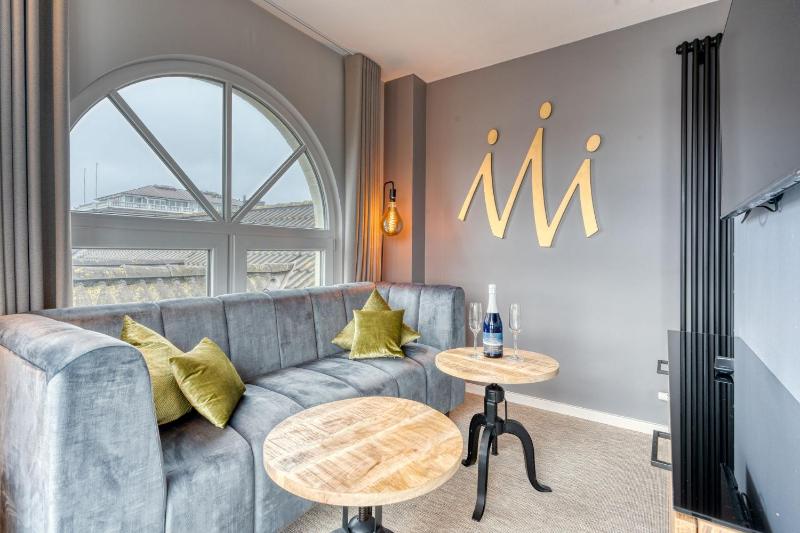 Suite with Hot Tub image 4