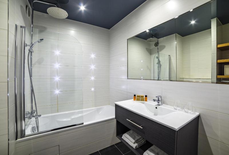 Superior Double or Twin Room - Access to swimming pool/fitness included image 2