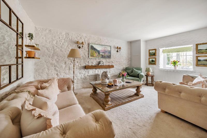 Live the coastal cottage dream in Dorset AONB Images