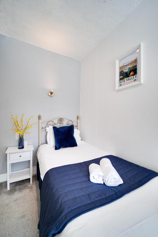 Single Room image 3