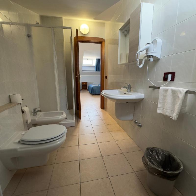 Double Room image 3