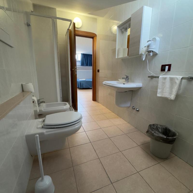 Double Room image 4