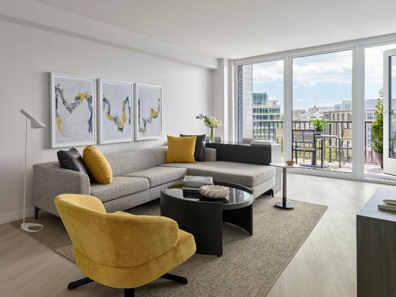 One Washington Circle DC Tapestry Collection by Hilton - image 6