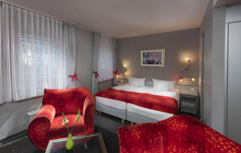 Classic Double Room Landside image 1