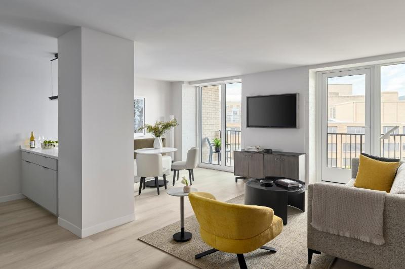 One Washington Circle DC Tapestry Collection by Hilton - image 2