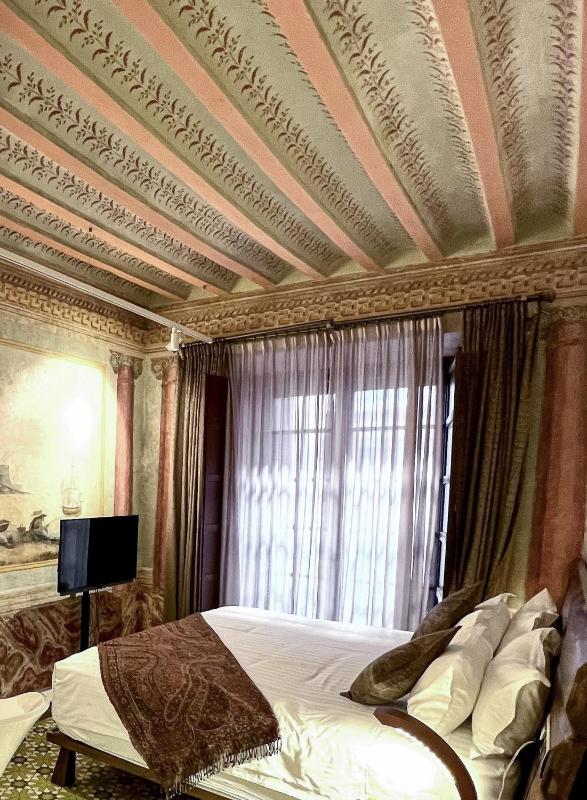 Deluxe Double Room image 4