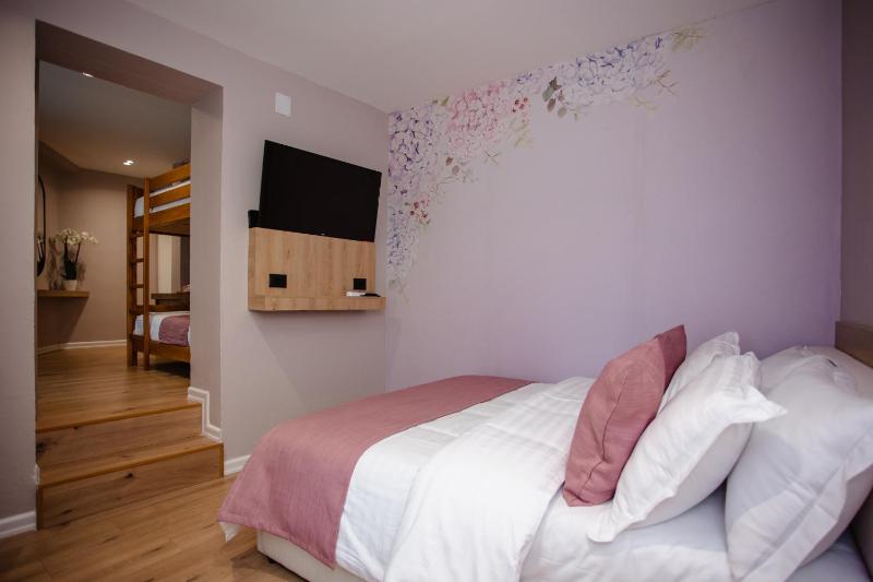 Oro Inn Hotel - image 2