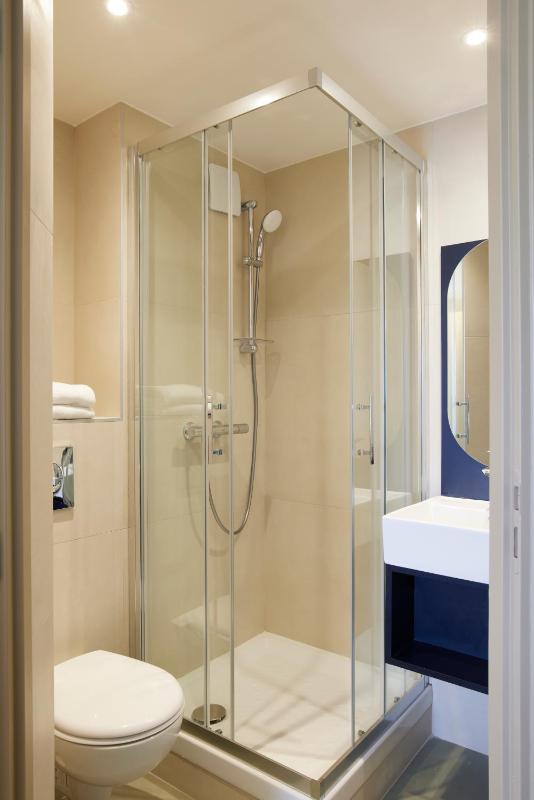 Standard Double Room image 4
