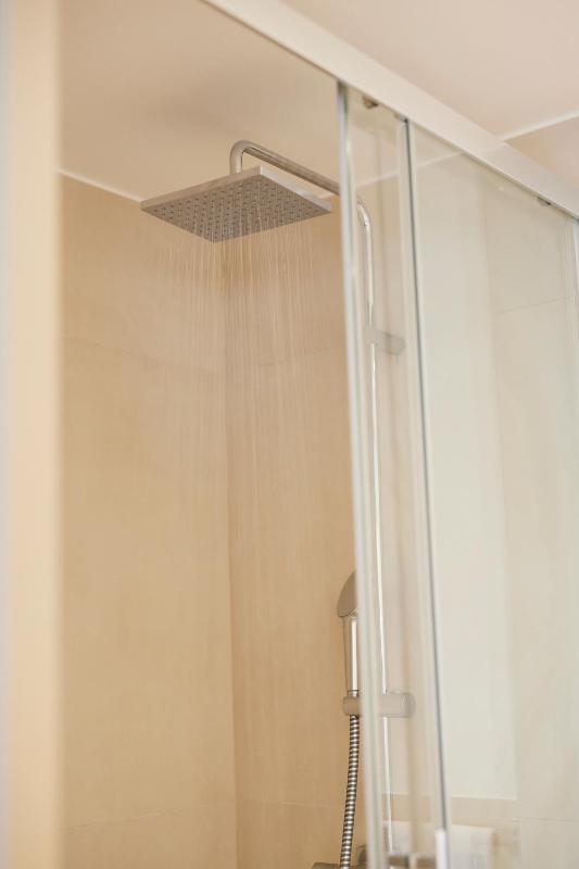 Prestige Twin Room image 4
