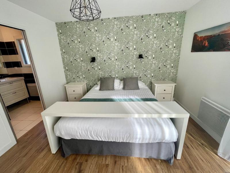Double Room with Terrace image 4
