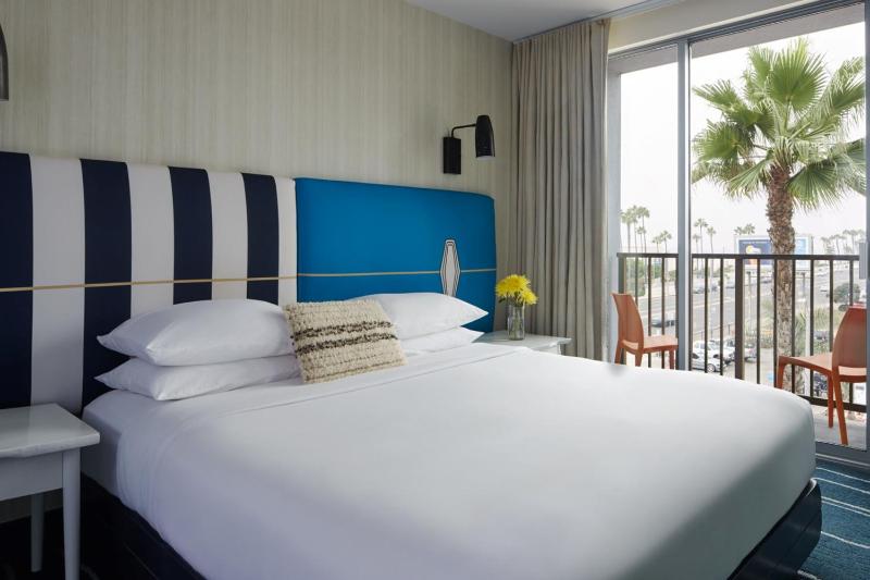 Studio King Suite with Ocean View image 3