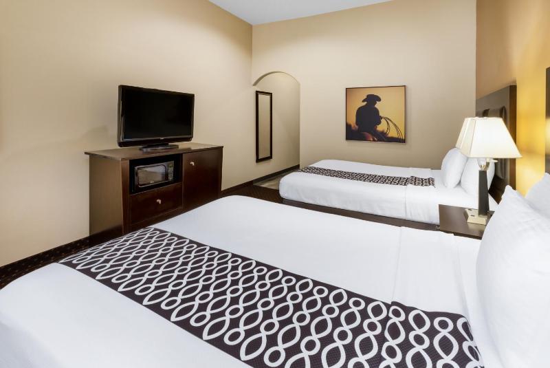 Queen Room - Non-Smoking image 2