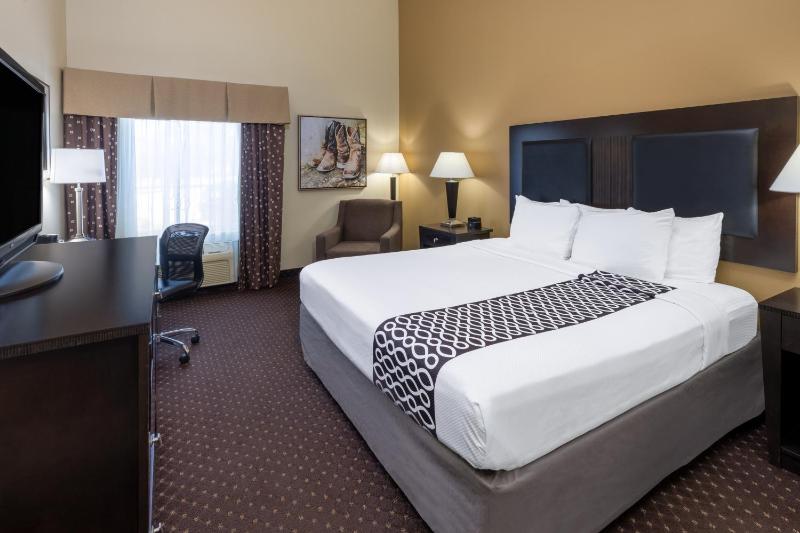 King Room with Bath Tub - Mobility/Hearing Accessible - Non-Smoking image 2