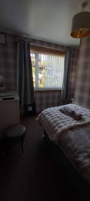 Single Room with Shared Bathroom image 2