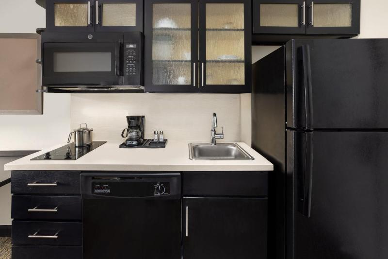 Queen Studio Suite - Hearing Accessible/ Non-Smoking image 3
