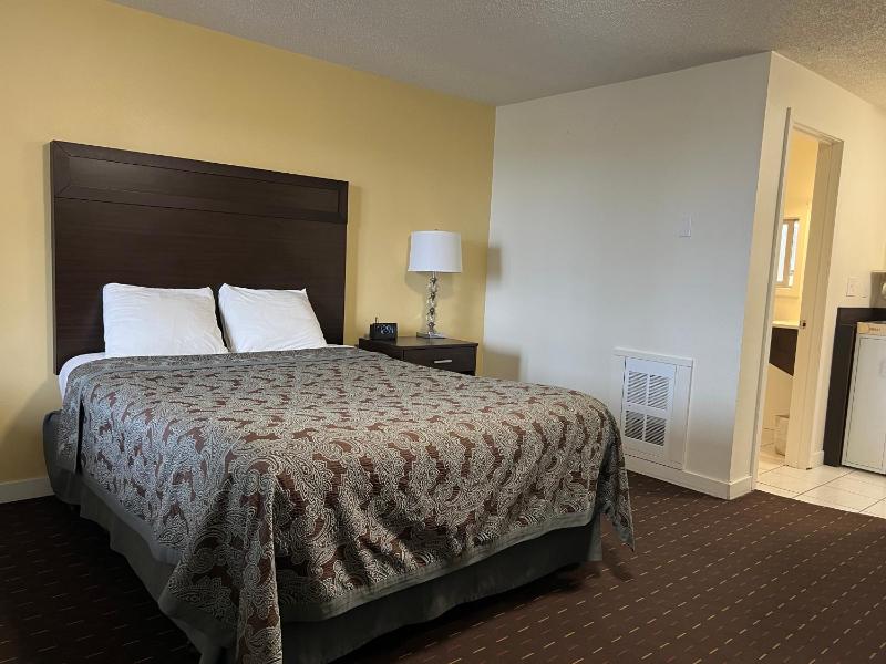 Queen Room image 1
