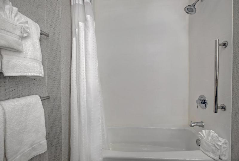Standard Room with Two Queen Beds image 4