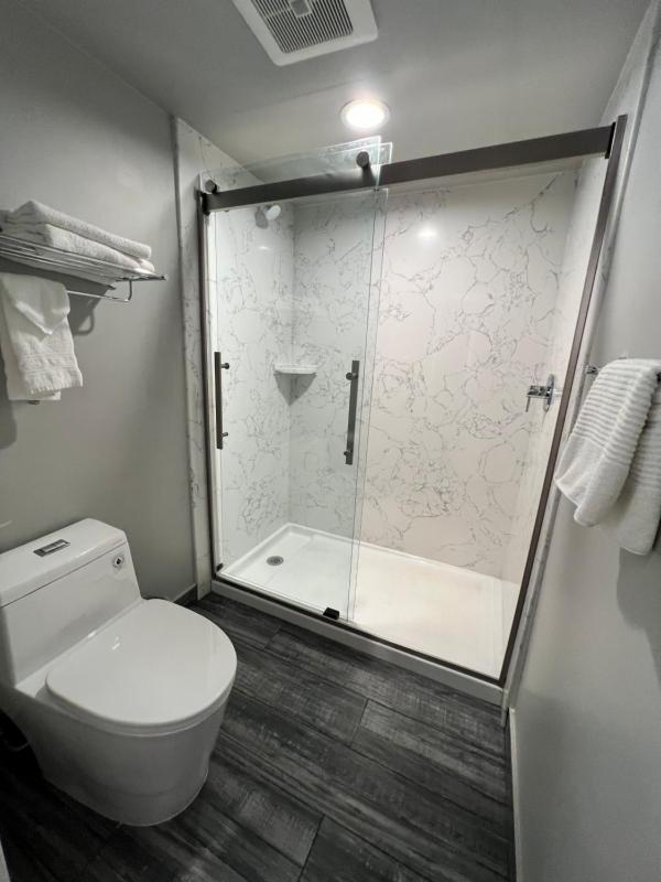 Standard Double Room image 4