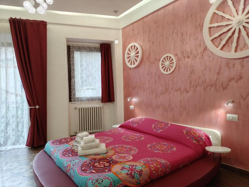 King Suite with Spa Bath image 2