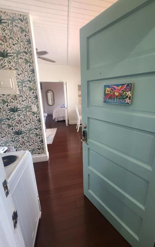 Duval Street Suite w parking and heated pool - image 11