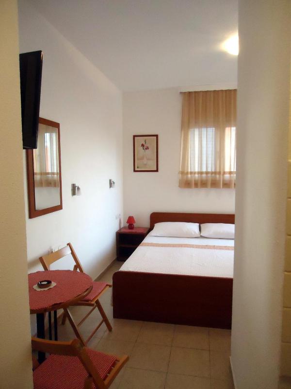One-Bedroom Apartment image 3