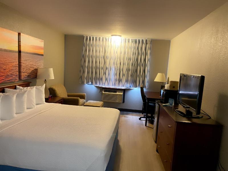King Room - Non-Smoking image 2