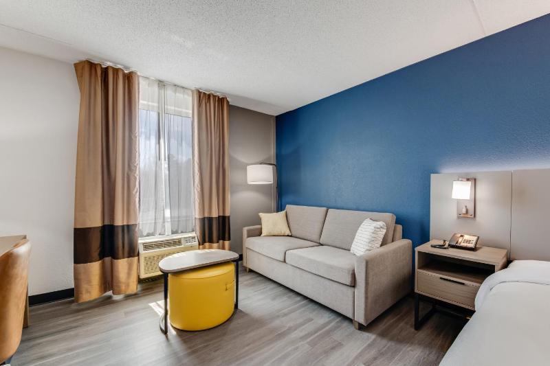 King Room with Sofa Bed - Non-Smoking image 2