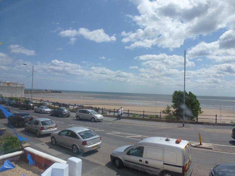 Three-Bedroom Apartment with Sea View image 1