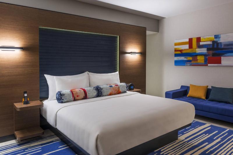 Ultra Savvy Suite, Suite, 1 King image 3
