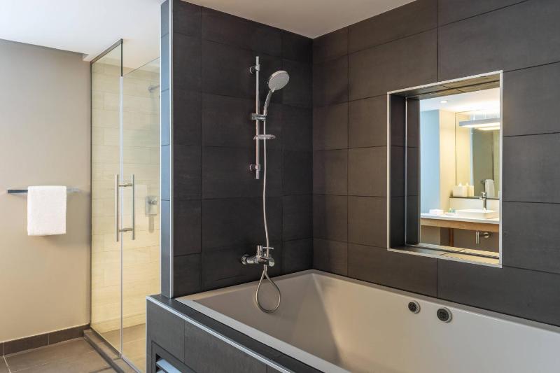 Ultra Savvy Suite, Suite, 1 King image 2