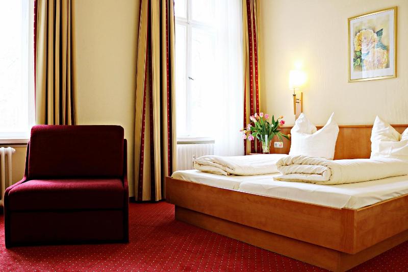 Standard Triple Room image 1