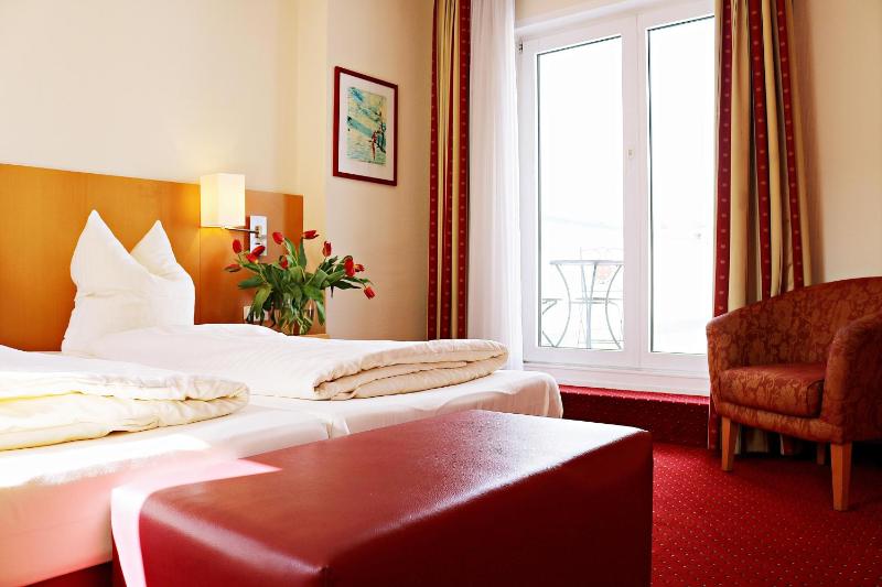 Standard Double Room image 4