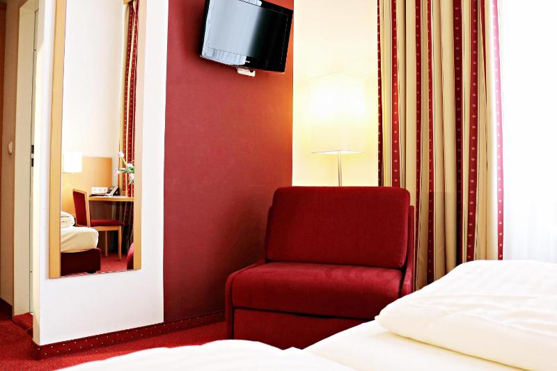 Standard Triple Room image 4