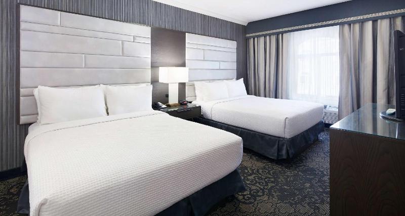 Two-Room Queen Suite with Two Queen Beds and Sofa Bed- Jetted Tub/South Tower image 3