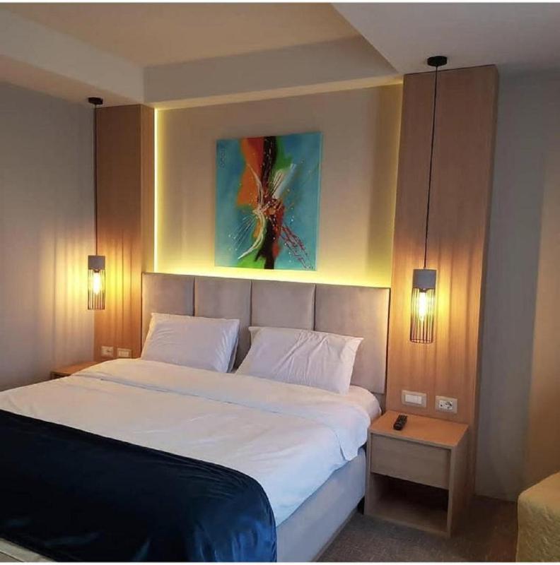 Deluxe Double Room with Balcony image 3