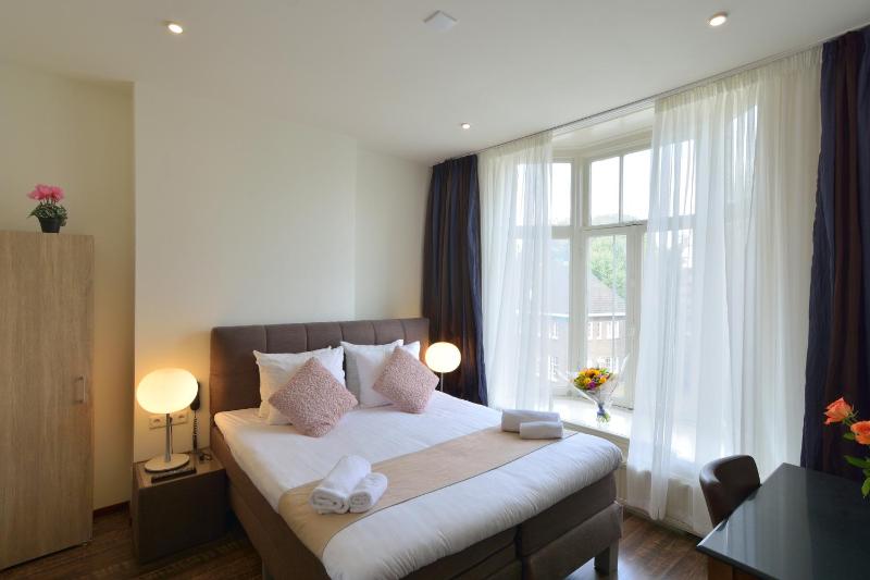 Double or Twin Room image 4